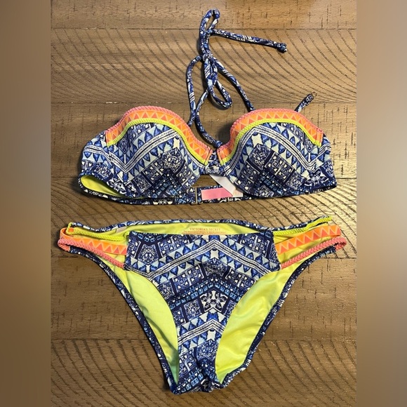 Victoria's Secret Bikini Size Small/34A Gorgeous colors!! - Picture 1 of 8